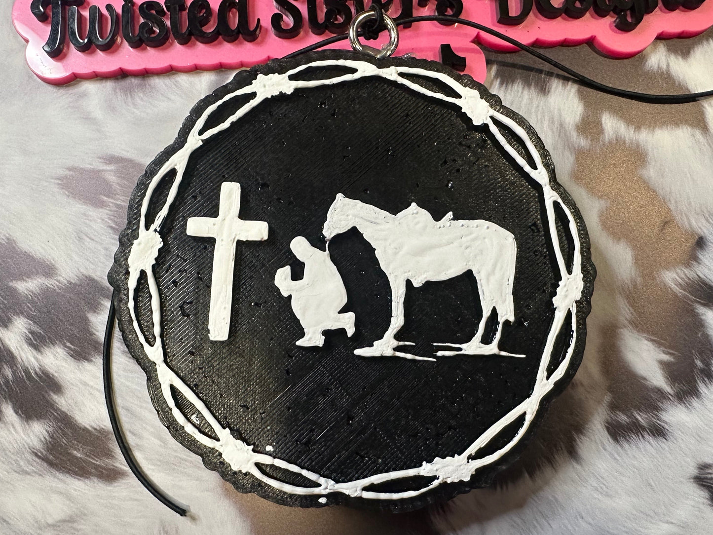 Praying at the Cross. {Round}